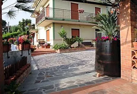 La Porta Del Cilento Bed & Breakfast 3*