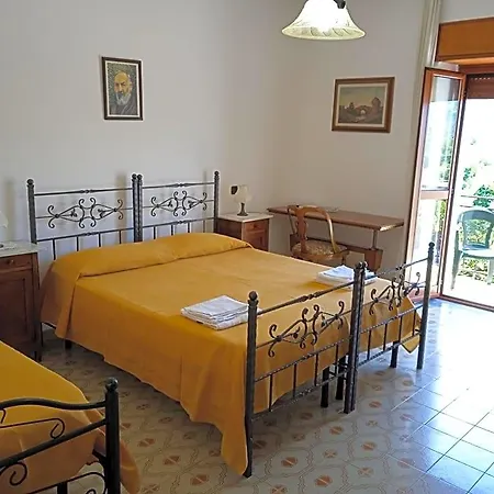 La Porta Del Cilento Bed & Breakfast 3*